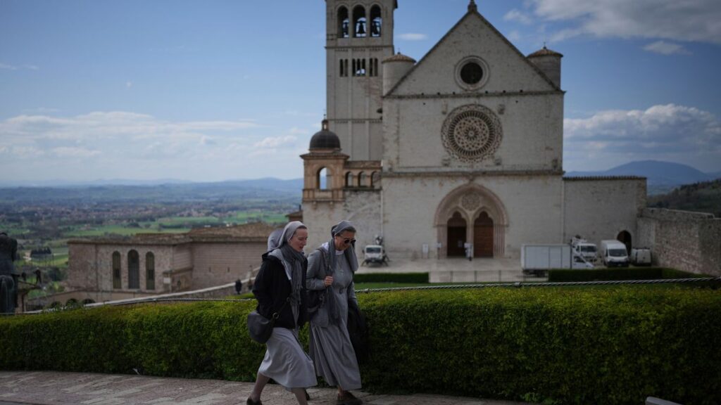 Assisi: Öffentliche Ausstellung der Gebeine des Heiligen Franz von Assisi