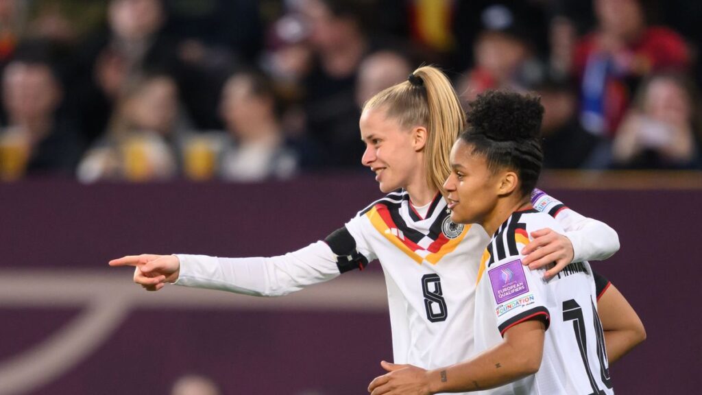 DFB Frauen siegen im WM Quali Auftakt: Endemann jubelt