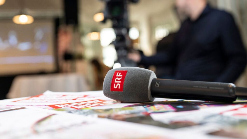 Schweiz: Menschen lehnen Senkung des Rundfunkbeitrags ab